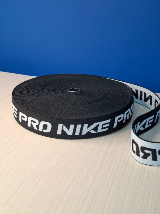 Elastica Estampada 35mm Negra Nike (25 Metros)