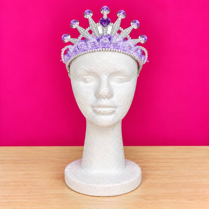 Corona Plástica Afrodita Grande - Plateada Encaje y Piedras Morado