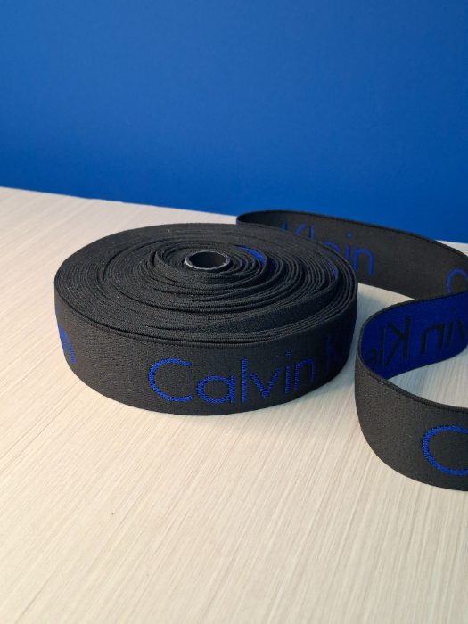 Elastica Estampada 35mm Negro Calvin Klein Azul (25 Metros)